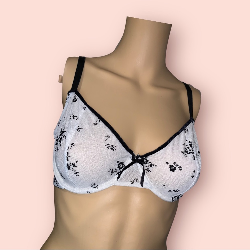 Gilligan & O’Malley Intimates / Sleepwear White Lace Floral Bra, Size 36D